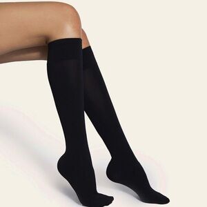 Wolford NWT Merino Knee-High Socks - Black size Medium (Shoe size 7-8)